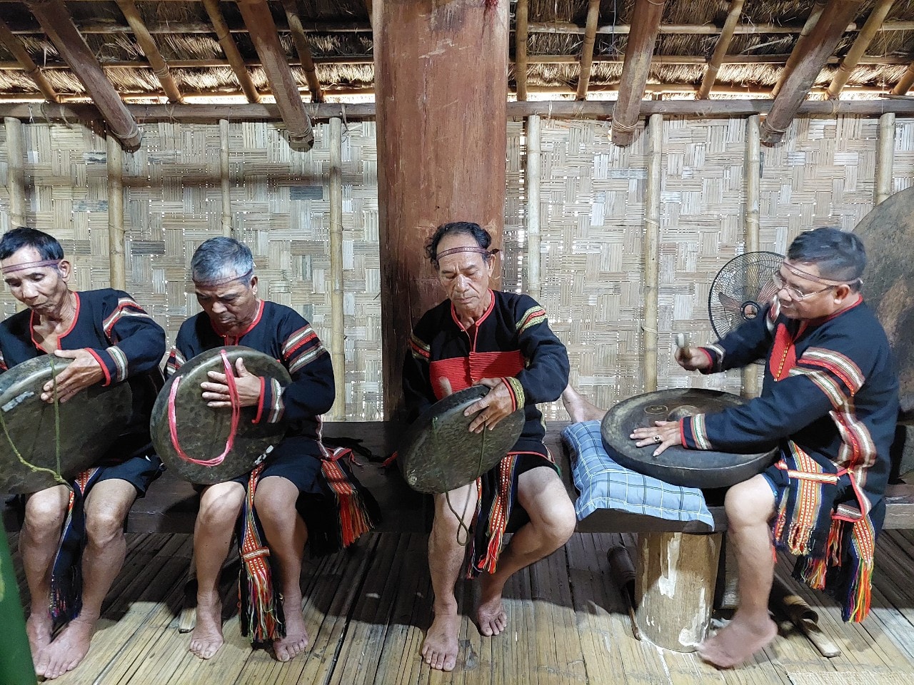 Thấm đượm triết lý nhân sinh -0
