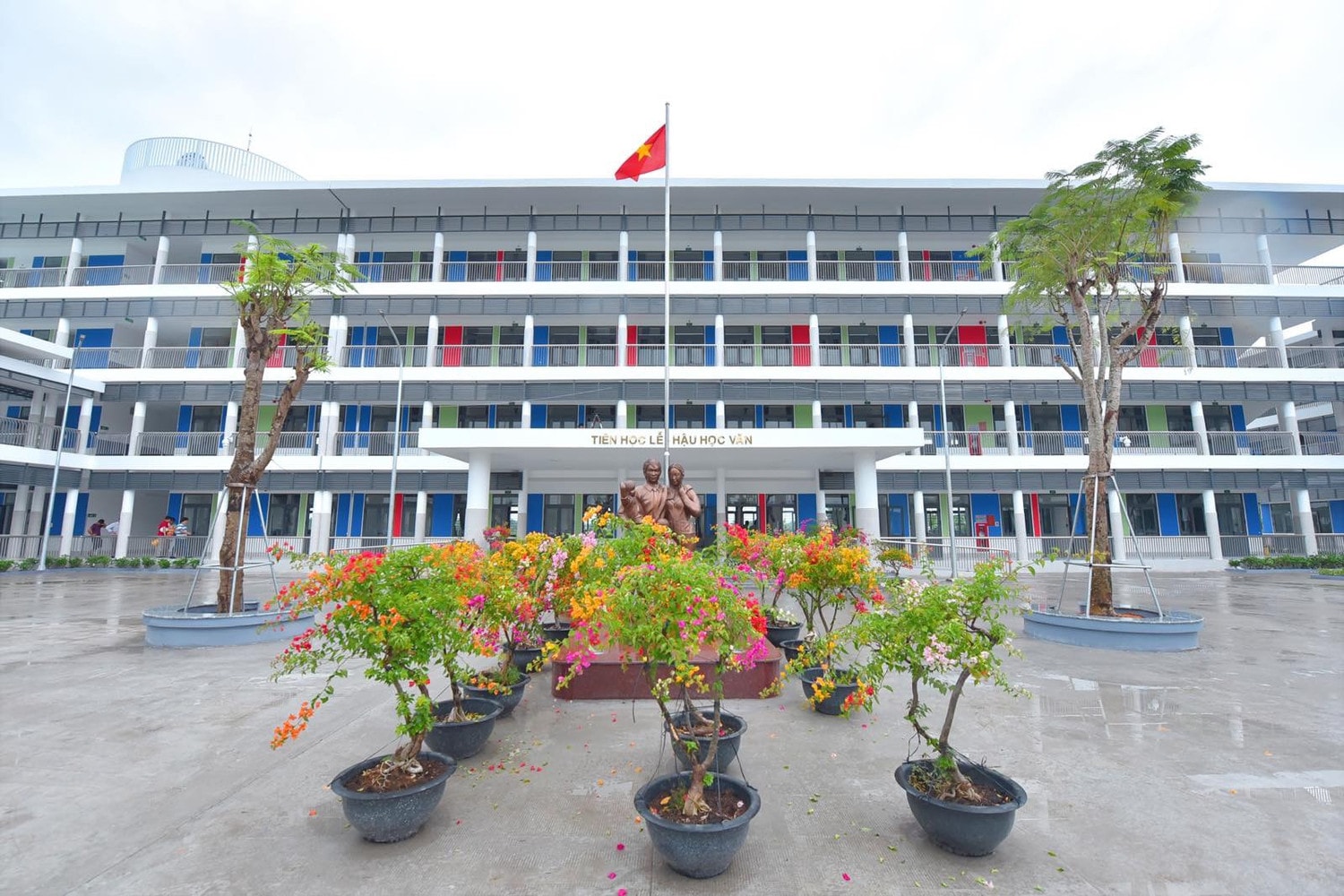 Thủ tướng Phạm Minh Chính dự Lễ khánh thành và bàn giao trường THPT Nguyễn Hiếu Tự -0