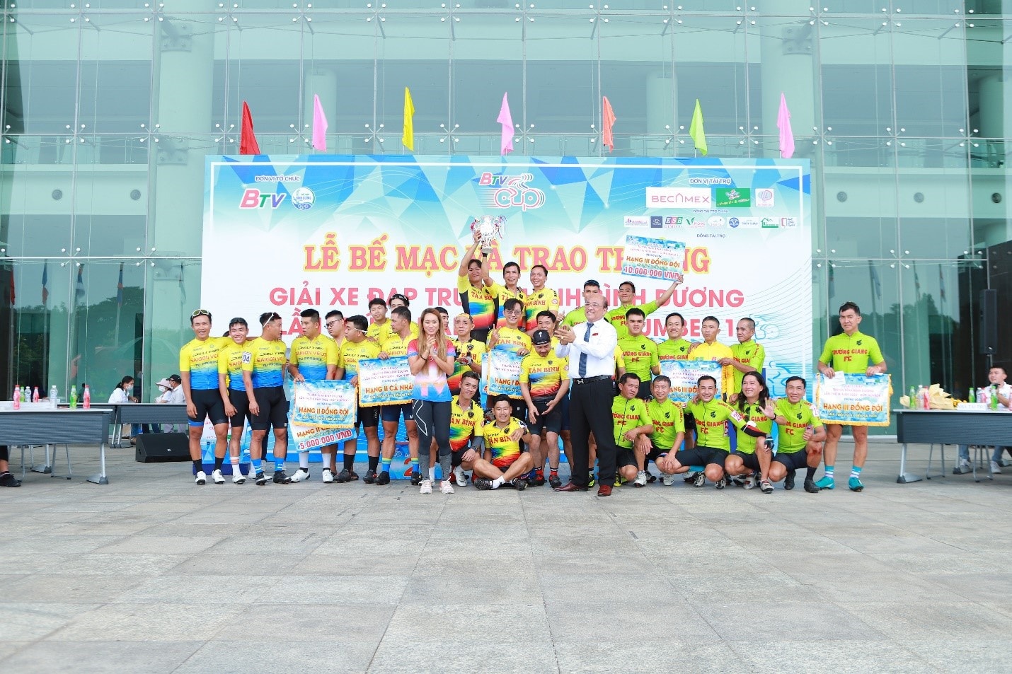 Chặng cuối giải xe đạp Truyền hình Bình Dương Cúp Number 1 quy tụ hàng trăm tay đua xuất sắc -0