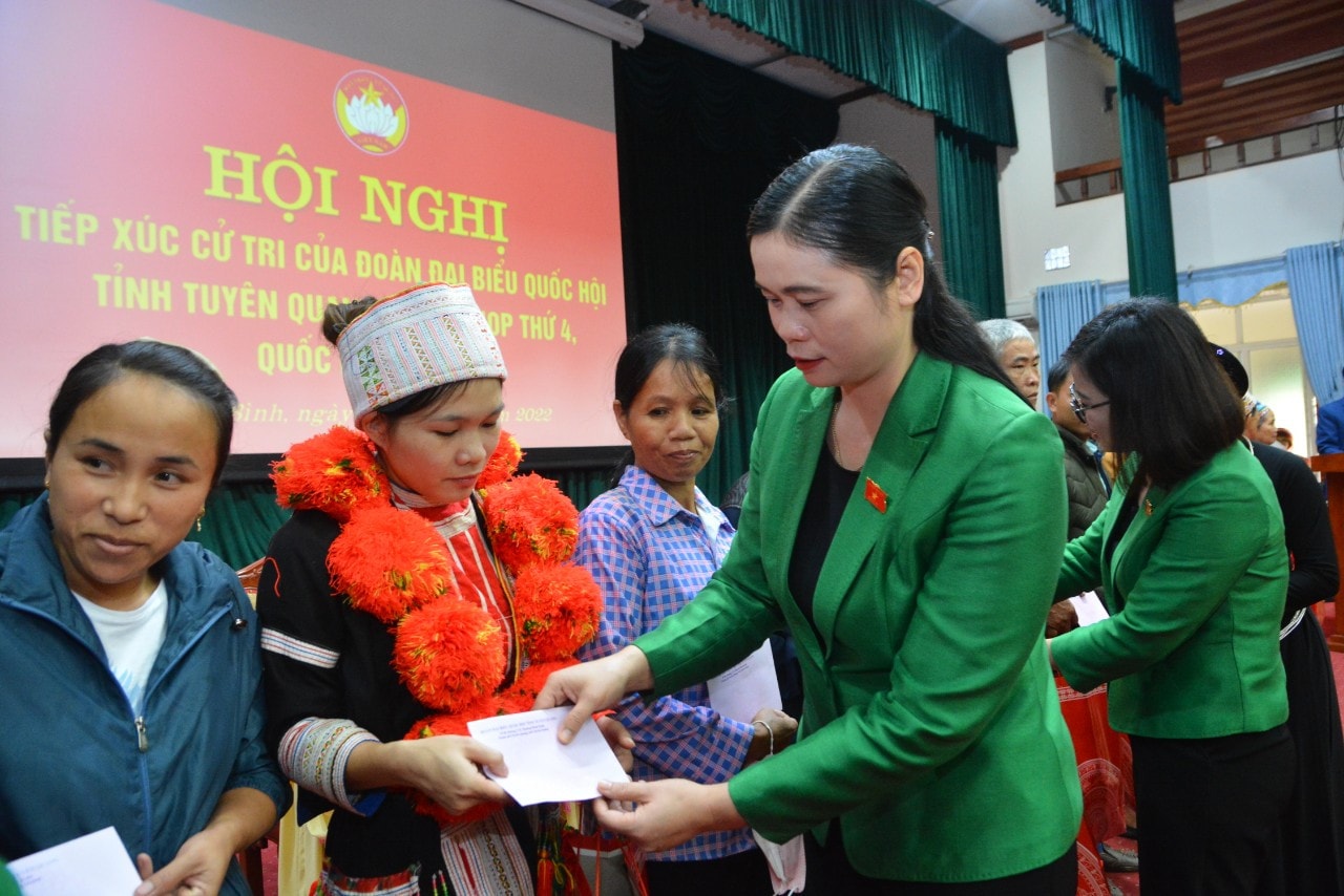 Đoàn ĐBQH tỉnh Tuyên Quang tiếp xúc cử tri huyện Lâm Bình -0