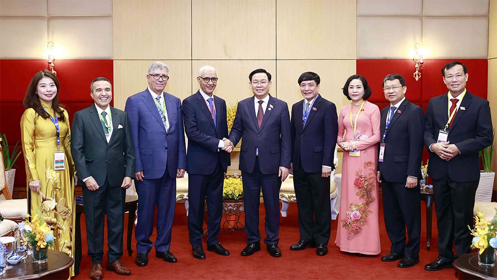 Chủ tịch Quốc hội Vương Đình Huệ thăm chính thức Vương quốc Campuchia và tham dự AIPA-43 -0