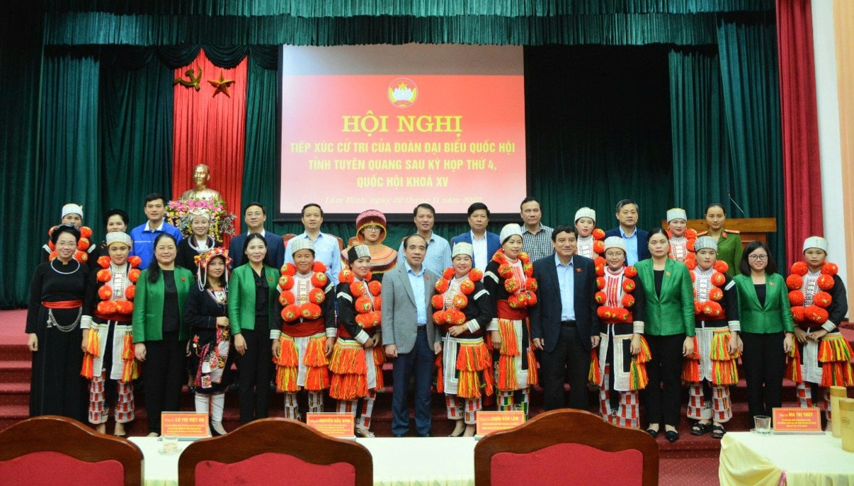 Đoàn ĐBQH tỉnh Tuyên Quang tiếp xúc cử tri huyện Lâm Bình -0