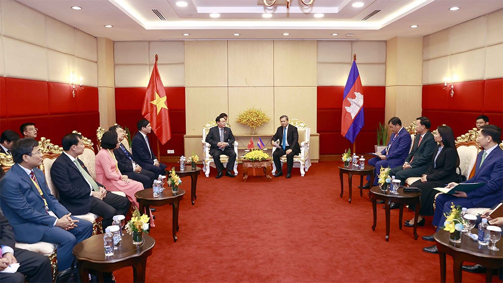 Chủ tịch Quốc hội Vương Đình Huệ thăm chính thức Vương quốc Campuchia và tham dự AIPA-43 -0