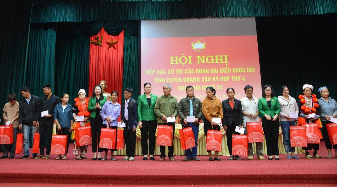 Đoàn ĐBQH tỉnh Tuyên Quang tiếp xúc cử tri huyện Lâm Bình -0
