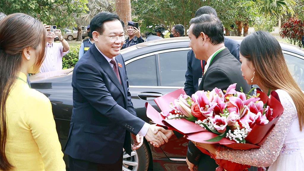 Chủ tịch Quốc hội Vương Đình Huệ thăm chính thức Vương quốc Campuchia và tham dự AIPA-43 -0