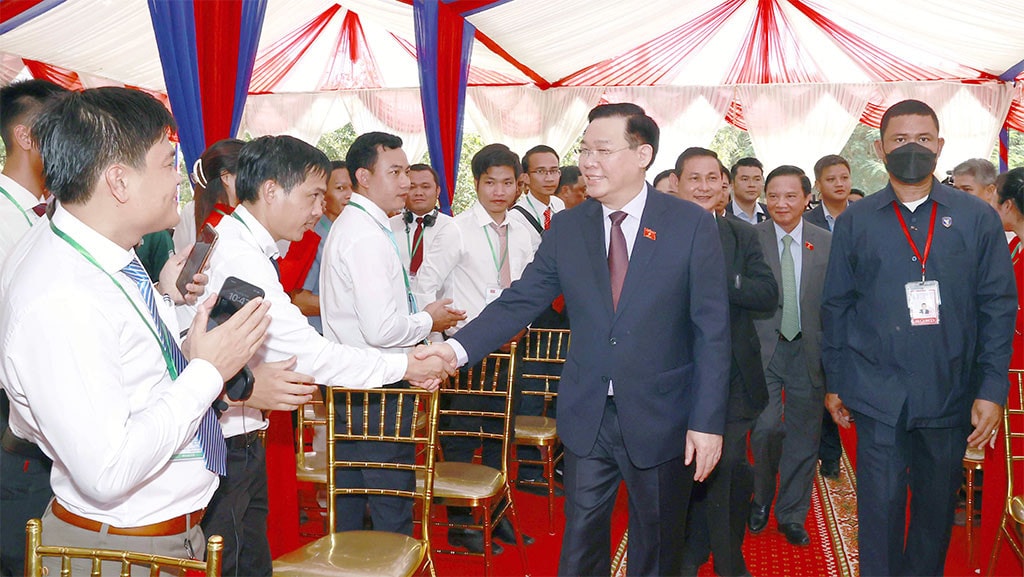 Chủ tịch Quốc hội Vương Đình Huệ thăm chính thức Vương quốc Campuchia và tham dự AIPA-43 -0