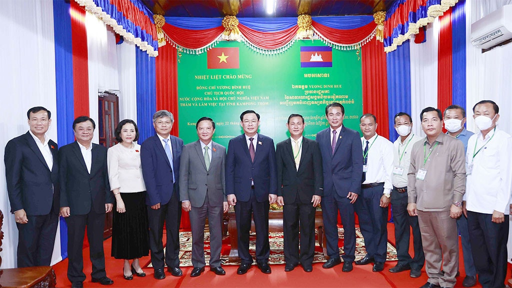 Chủ tịch Quốc hội Vương Đình Huệ thăm chính thức Vương quốc Campuchia và tham dự AIPA-43 -0