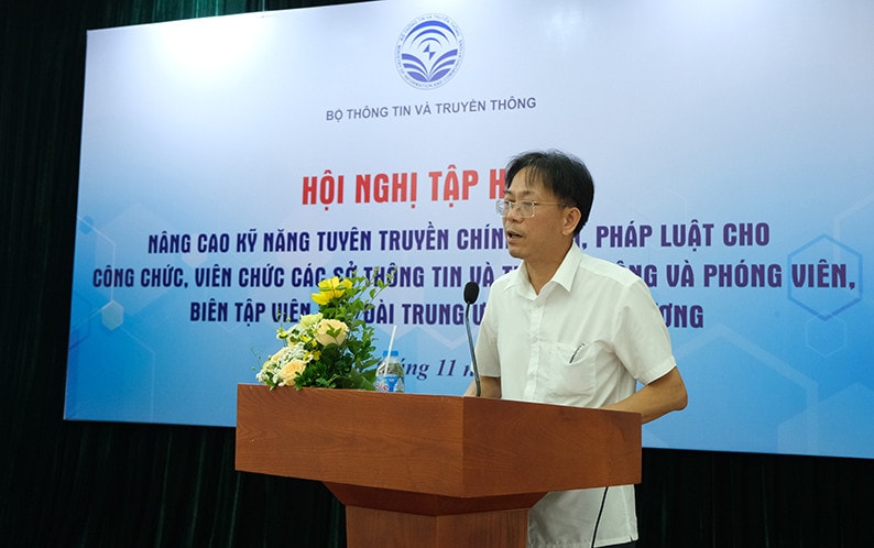 Ông Hồ Hồng Hải, Phó Vụ trưởng Vụ Pháp chế, Bộ Thông tin và Truyền thông phát biểu khai mạc hội nghị Tập huấn nâng cao kỹ năng tuyên truyền về chính sách pháp luật -0