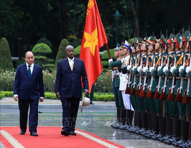 Chủ tịch Nước Nguyễn Xuân Phúc chủ trì Lễ đón Tổng thống Uganda thăm chính thức Việt Nam -0