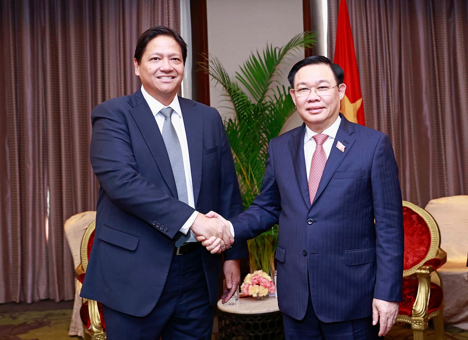 Chủ tịch Quốc hội Vương Đình Huệ tiếp lãnh đạo một số doanh nghiệp Philippines -0