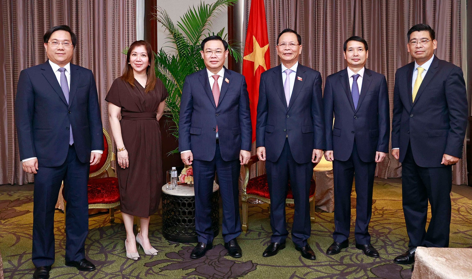 Chủ tịch Quốc hội Vương Đình Huệ tiếp lãnh đạo một số doanh nghiệp Philippines -0