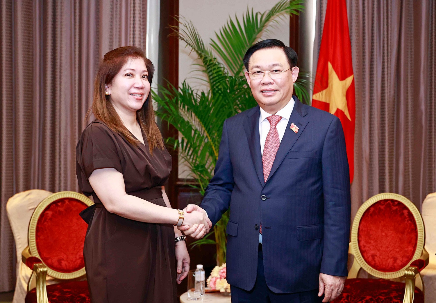 Chủ tịch Quốc hội Vương Đình Huệ tiếp lãnh đạo một số doanh nghiệp Philippines -0