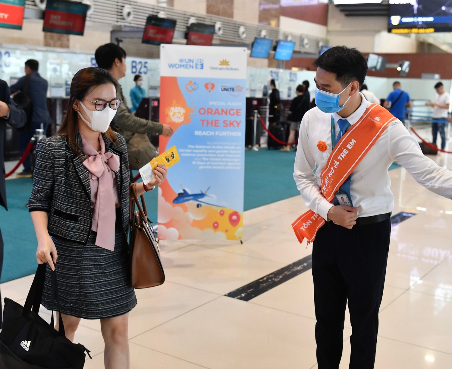 Rực rỡ chuyến bay Tô Cam của Vietnam Airlines hướng ứng tháng hành động Quốc gia về bình đẳng giới -0