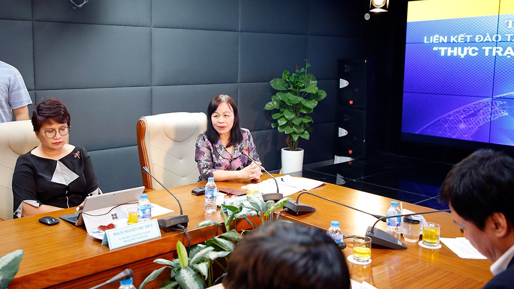 Thưa bà Nguyễn Mai Hoa, Phó Chủ nhiệm Uỷ ban Văn hoá, Giáo dục cỉa Quốc hội, từ khi Luật sửa đổi, bổ sung một số điều của Luật Giáo dục đại học có hiệu lực thi hành, các cơ sở giáo dục đại học trong cả nước nếu đủ điều kiện tự chủ theo quy định của Luật được tự chủ mở ngành đào tạo và mở chương trình liên kết đào tạo với nước ngoài, bà có thể nói cụ thể hơn về vấn đề này? Và việc tự chủ về liên kết đào tạo này có ý nghĩa như thế nào trong việc nâng cao chất lượng giáo dục đại học Việt Nam hiện n