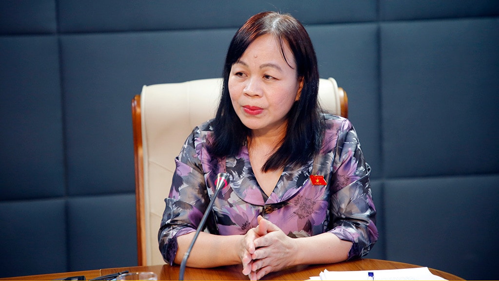 Thưa bà Nguyễn Thị Mai Hoa, Phó Chủ nhiệm Uỷ ban Văn hoá, Giáo dục, sau khi nghe các ý kiến của các cơ sở đào tạo về thực trạng chương trình liên kết đào tạo tại Việt Nam hiện nay, về phía người làm chính sách, quan điểm của bà như thế nào? Làm thế nào để nâng cao chất lượng chương trình đào tạo liên kết đào tạo với nước ngoài để tránh “sính ngoại”, thu hút học sinh ở lại Việt Nam học tập ở những trường đại học tốt nhất, những trường đại học đã vào top 1000 thế giới? Quốc hội có dự kiến ngân sác