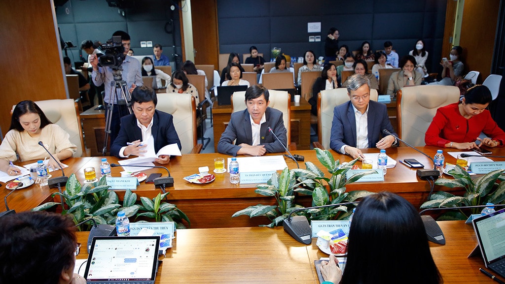 <p><strong>Định hướng phát triển chương trình liên kết đào tạo</strong></p><p><em><strong>Thưa TS Trần Đức Quỳnh,</strong></em> <em>ông có thể đưa ra nhận định, đánh giá về xu thế đào tạo liên kết quốc tế trong thời gian tới tại Việt Nam, sau thời hậu Covid-19?</em></p> -0