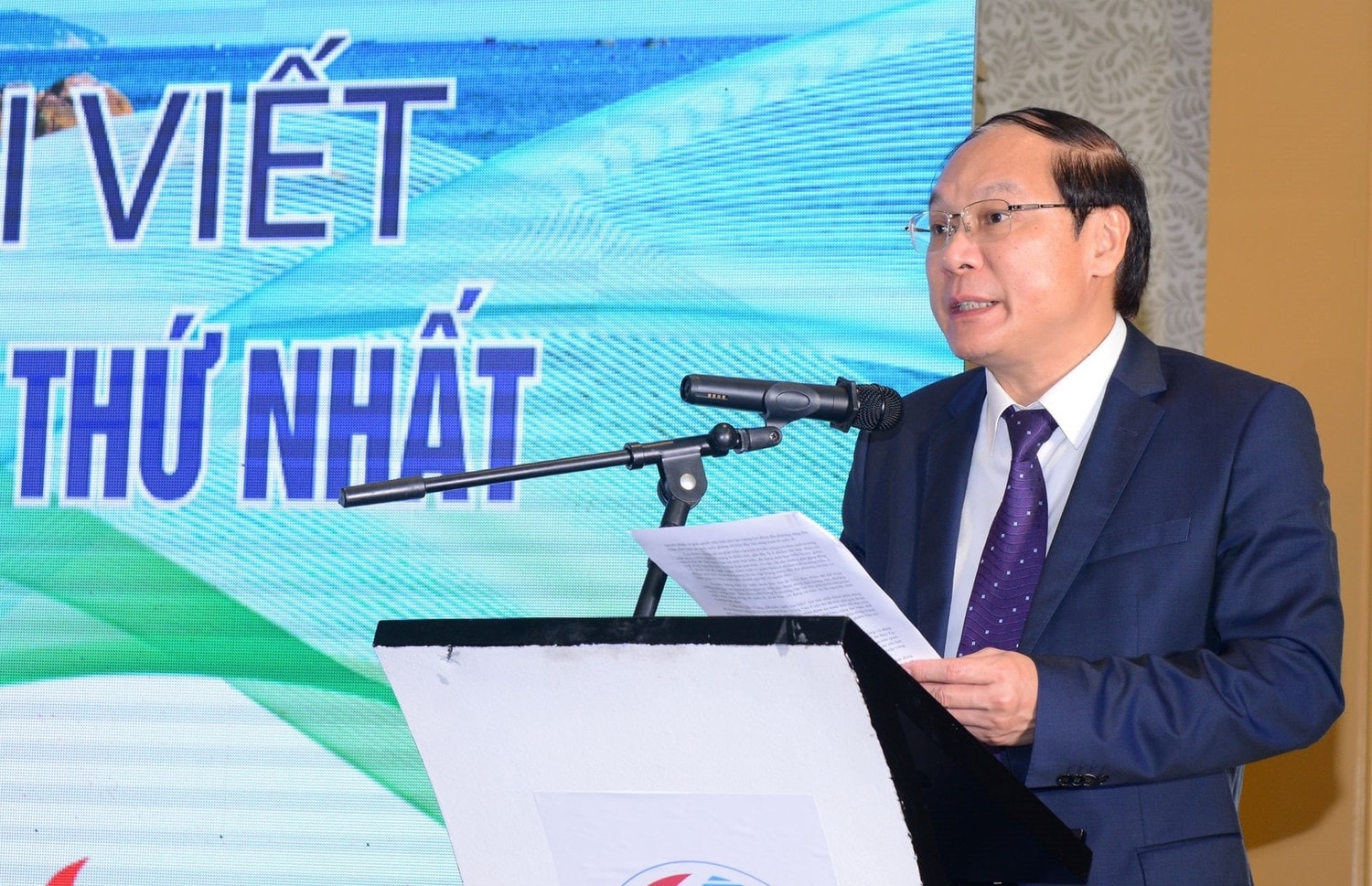 Thứ trưởng Bộ Tài nguyên và Môi trường Lê Công Thành phát biểu tại lễ trao giải