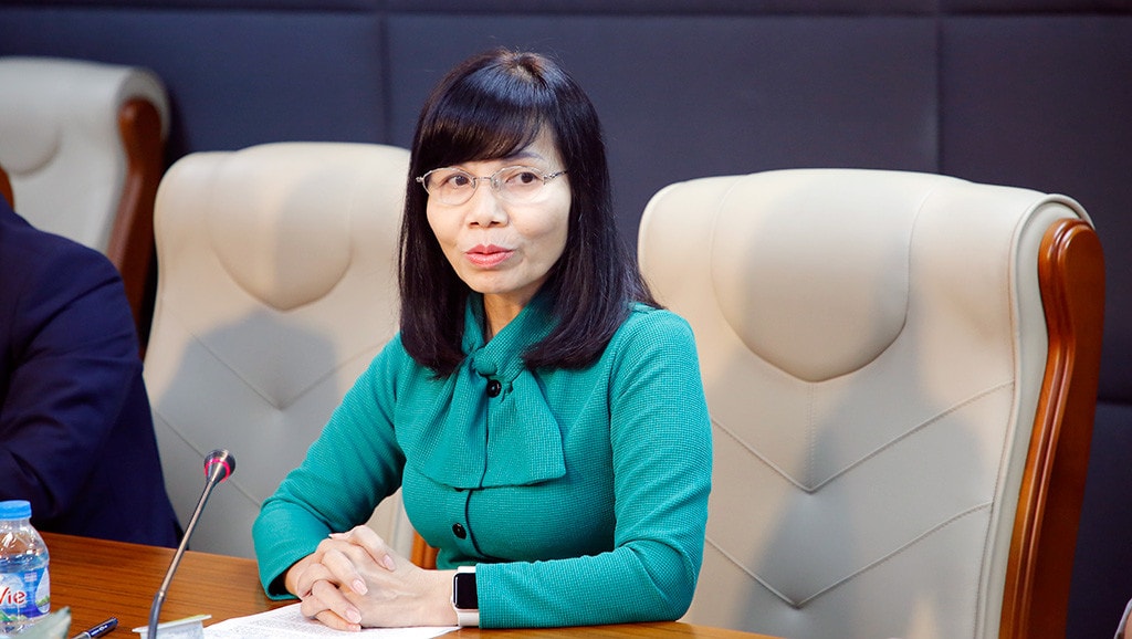 Với bề dày đào tạo đào tạo liên kết chương trình quốc tế, trường ĐH Kinh tế quốc dân làm thế nào để thu hút được sinh viên giỏi vào học chương trình này? Và làm thế nào để có một môi trường đào tạo quốc tế tại Việt Nam thay dần thói quen dạy và học theo cách dạy và học  truyền thống hiện nay ở môi trường bậc đại học hiện nay để hội nhập dần với quốc tế thưa GS.TS Trần Vân Hoa, Phó Hiệu trưởng trường ĐH Kinh tế Quốc dân?