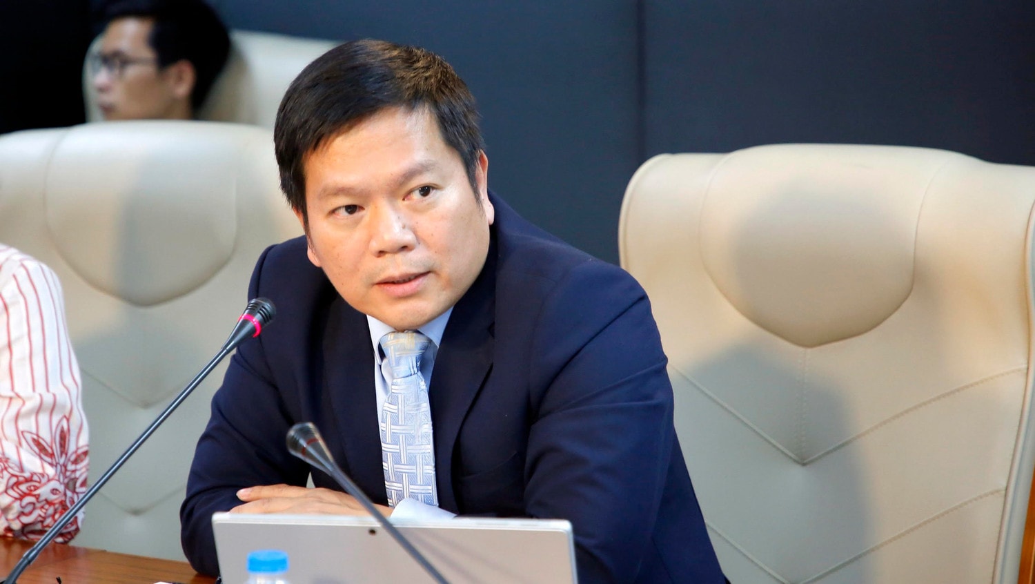 Viện Đào tạo Quốc tế là đơn vị đầu mối trực tiếp triển khai các chương trình liên kết quốc tế của Trường ĐH Kinh tế Quốc dân, thưa PGS.TS Nguyễn Thành Hiếu, ông có thể chia sẻ thêm về thuận lợi, khó khăn khi triển khai đặc biệt là xây dựng môi trường đào tạo quốc tế trong một trường đại học Việt Nam? 