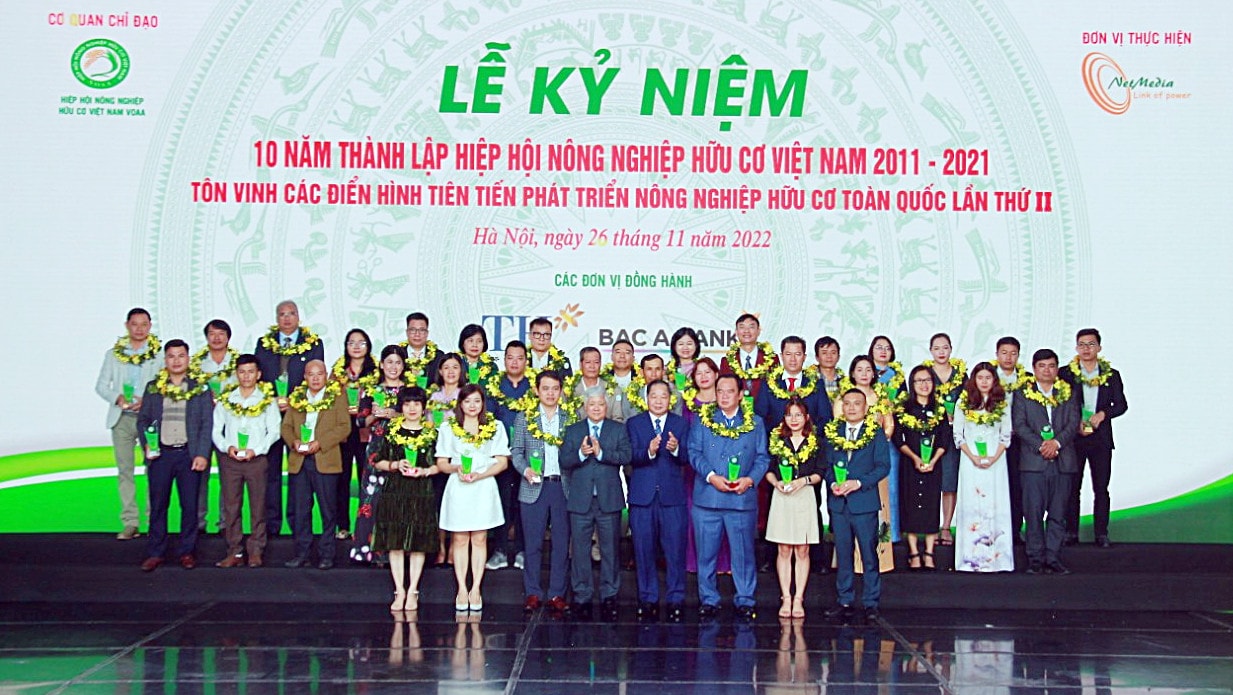 Tôn vinh hơn 100 tập thể, cá nhân điển hình phát triển nông nghiệp hữu cơ -0