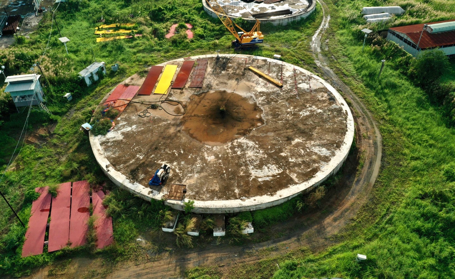 Cảnh hoang tàn trong công trình Tổng kho dự trữ 450.000 m3 xăng dầu tại TP.HCM