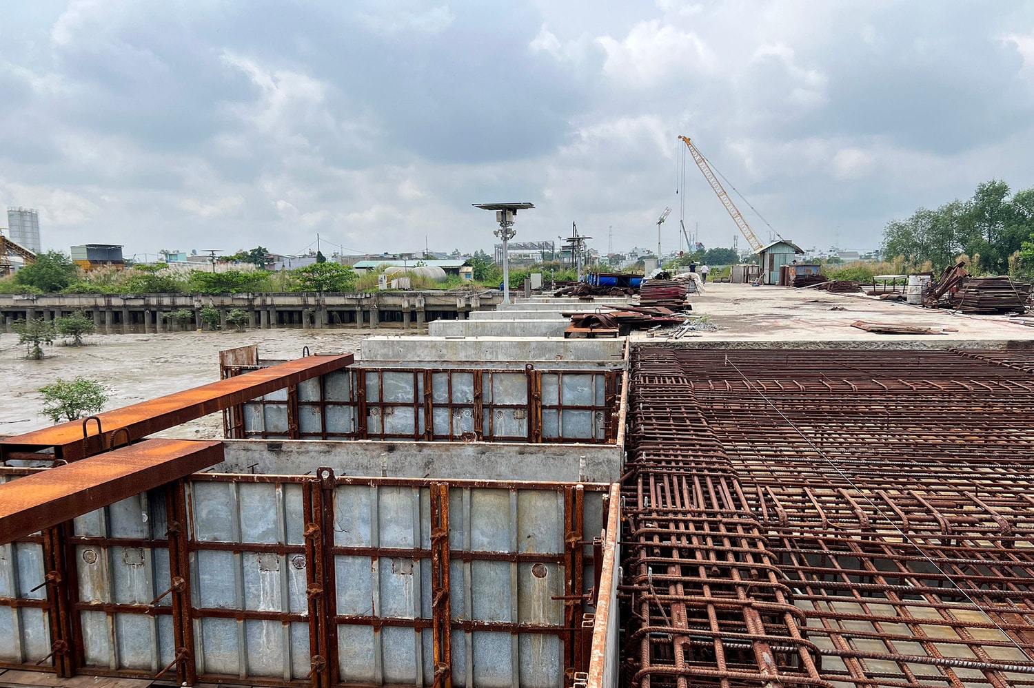 Hoang tàn công trình Tổng kho dự trữ 450.000 m3 xăng dầu tại TP.HCM