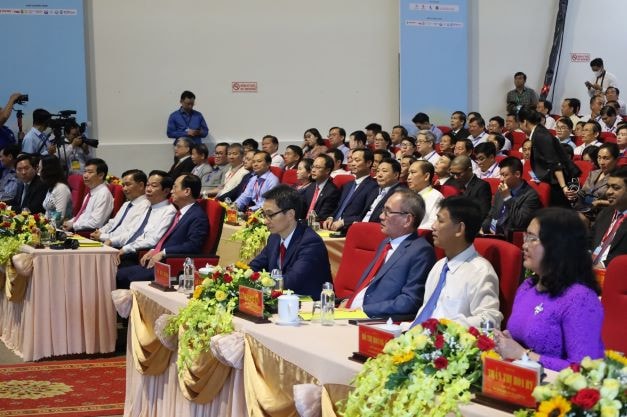 Trao Quyết định chủ trương đầu tư cho 7 nhà đầu tư -0
