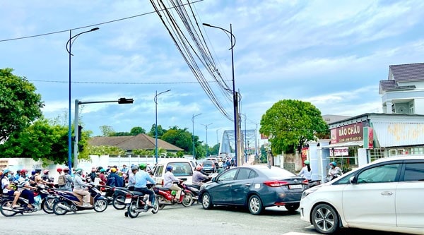 Tình trạng ùn tắc giao thông thường xuyên xảy ra vào các khung giờ cao điểm. Nguồn: ITN