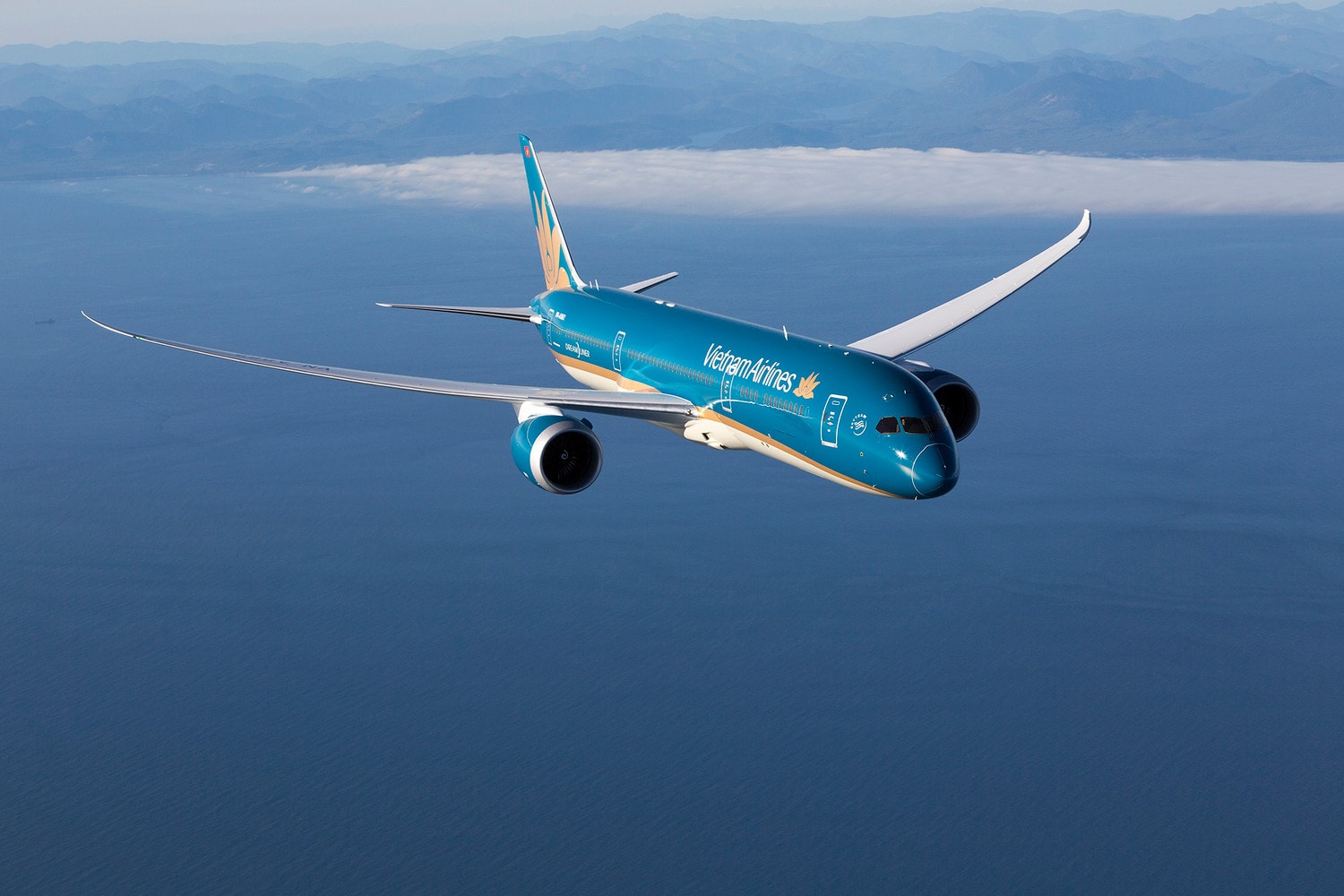 Vietnam Airlines kỷ niệm 01 năm mở đường bay thẳng Việt - Mỹ -0