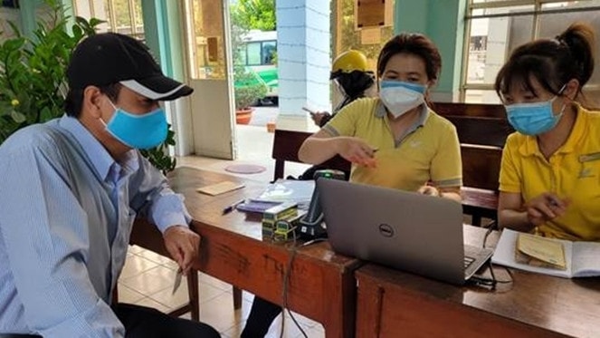 Bưu điện Đồng Nai cập nhật bổ sung số CCCD/mã ĐDCN của người hưởng lương hưu, trợ cấp BHXH. Ảnh: Tiến Dũng