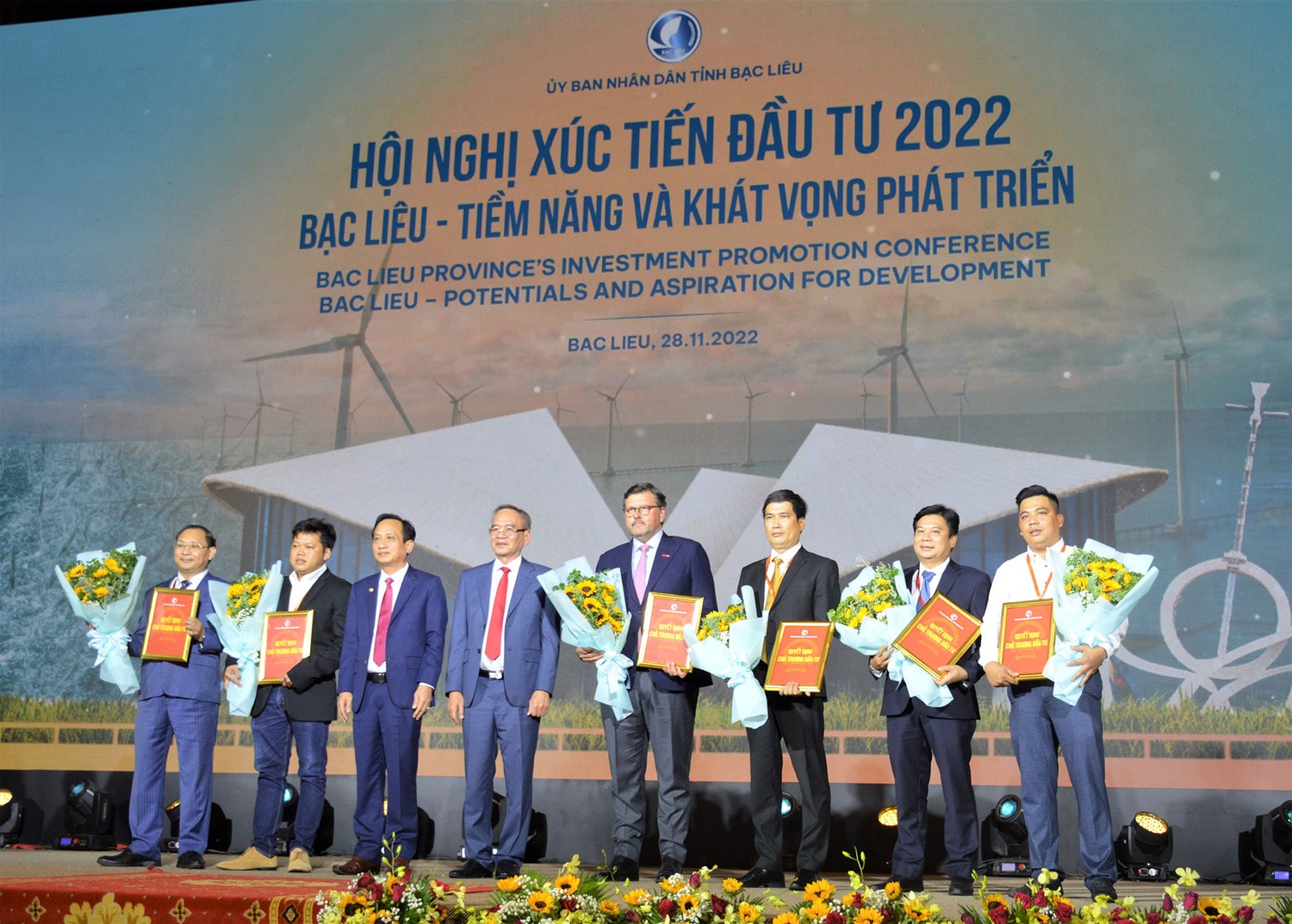 Bạc Liêu trao Quyết định chủ trương đầu tư cho 7 doanh nghiệp -0