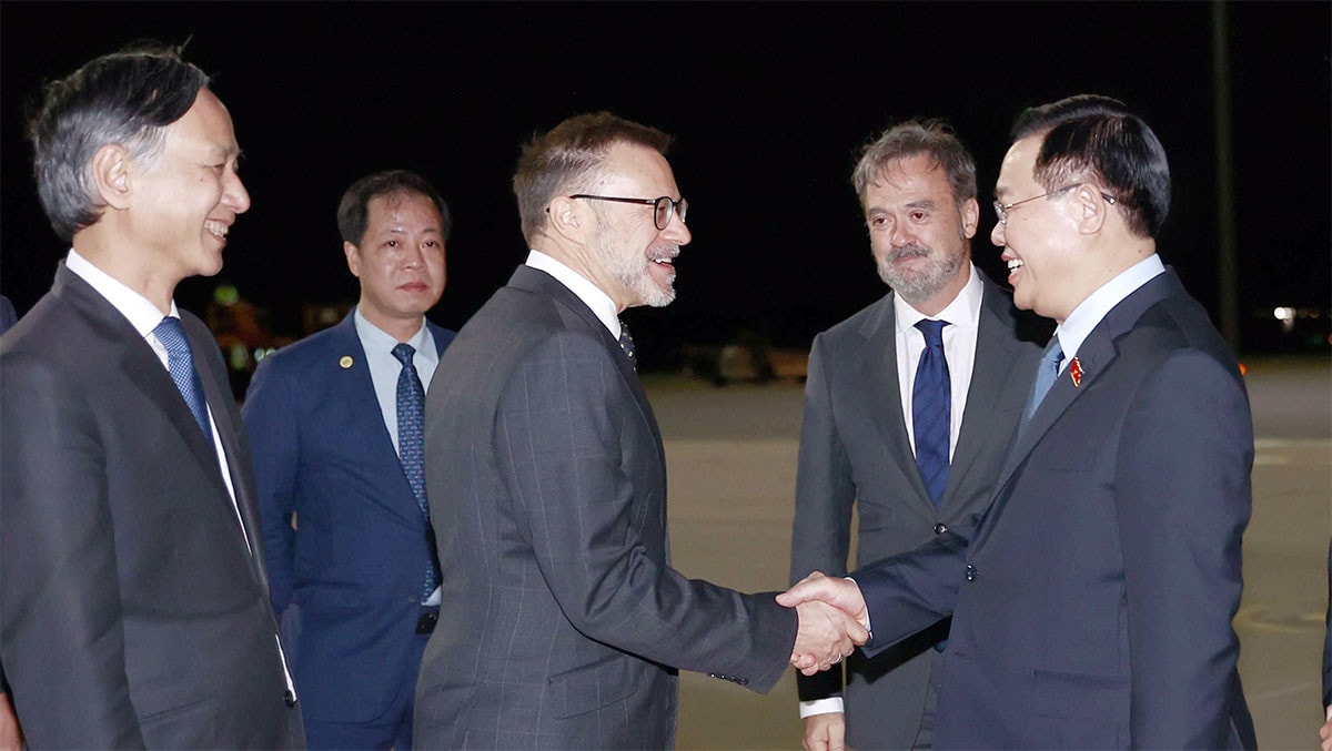 Chủ tịch Quốc hội Vương Đình Huệ đến Thủ đô Canberra, bắt đầu thăm chính thức Australia -0