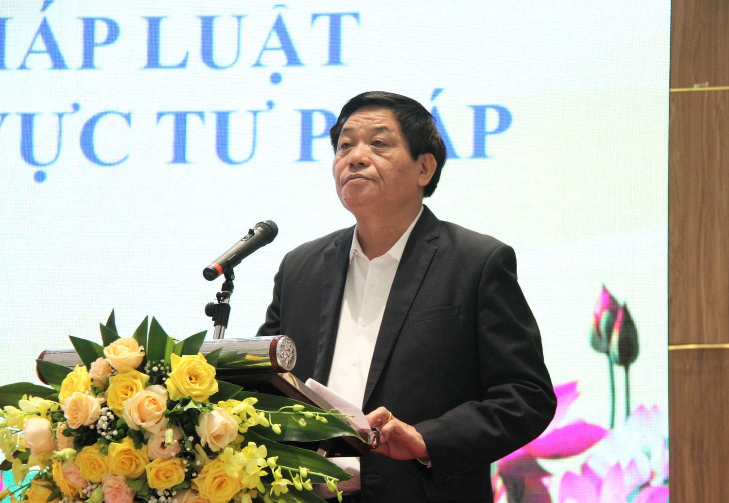 Tổng Biên tập Báo điện tử Đảng Cộng sản Việt Nam Trần Doãn Tiến phát biểu khai mạc Hội thảo