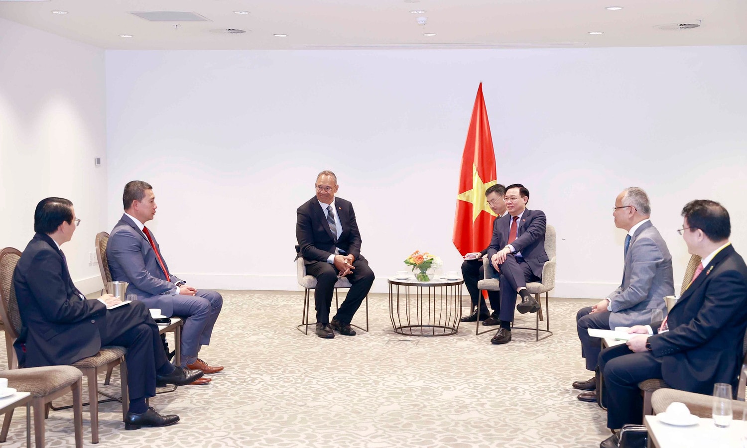 Chủ tịch Quốc hội Vương Đình Huệ tiếp Lãnh đạo các Công ty Viet River Holdings, Fiso Investment -0
