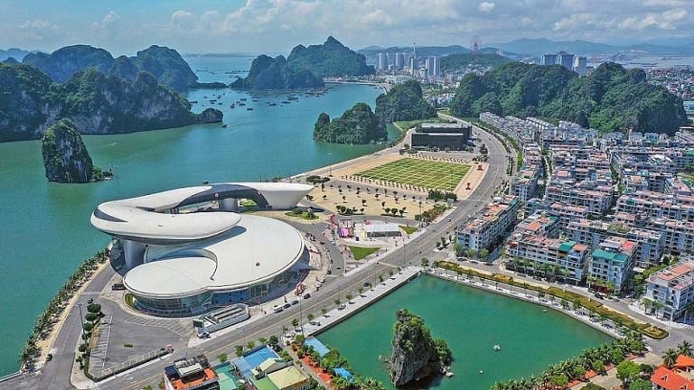 Quảng Ninh đã có 7 năm liên tiếp (2016 - 2022) tăng trưởng ở hai con số - Ảnh M.H