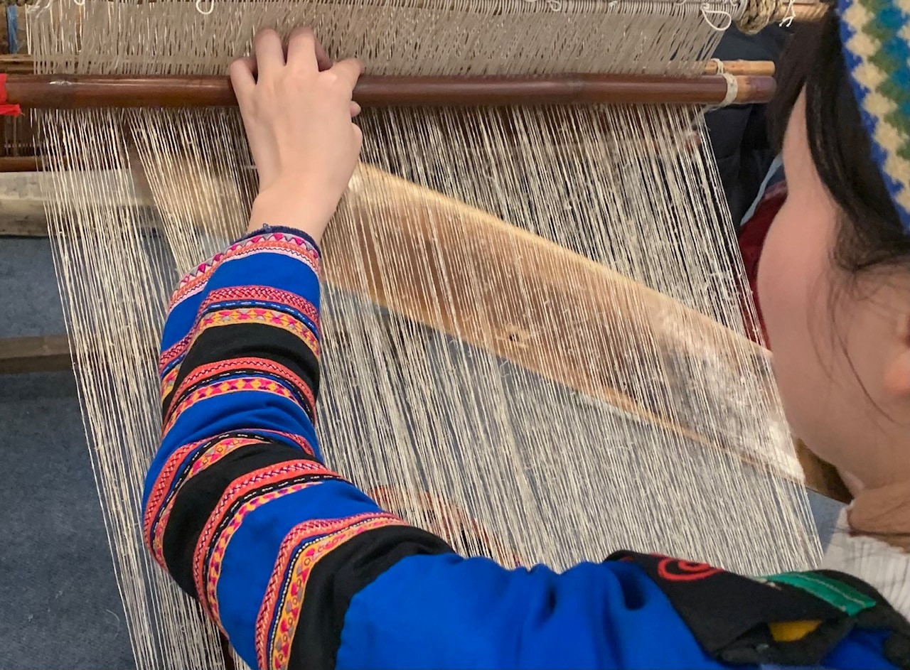 ​​​​​​​Tạo sức hút để bảo tồn nghề dệt lanh truyền thống -3