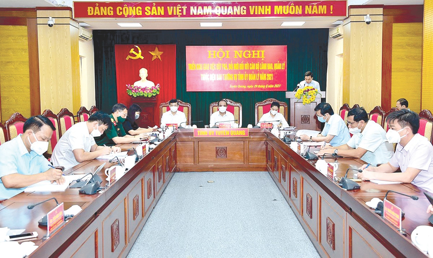 Thường trực Tỉnh ủy chủ trì Hội nghị triển khai giao việc đột phá, đổi mới đối với cán bộ lãnh đạo, quản lý thuộc diện Ban Thường vụ quản lý	Ảnh: Thành Công