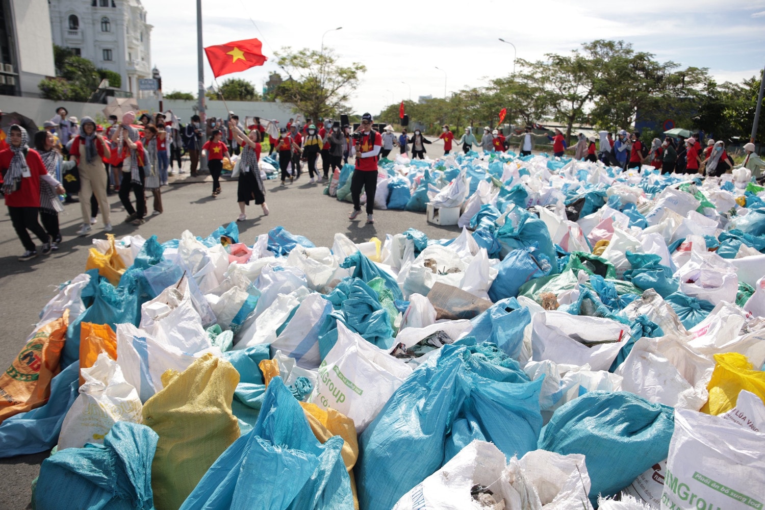 Ai cũng có thể làm sạch nơi mình đi qua -0
