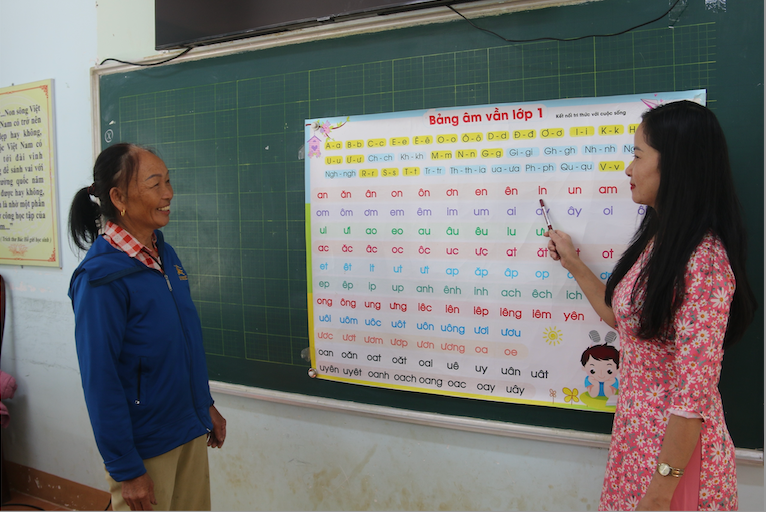 Xóa mù chữ ở vùng đồng bào dân tộc thiểu số -0