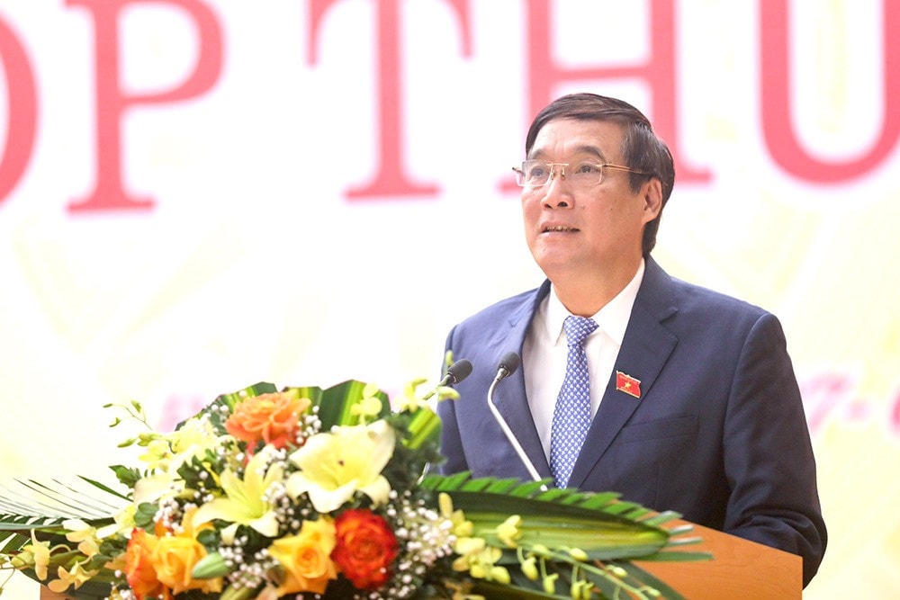 Bí thư Tỉnh ủy, Trưởng Đoàn ĐBQH tỉnh, Chủ tịch HĐND tỉnh Bùi Minh Châu phát biểu khai mạc kỳ họp