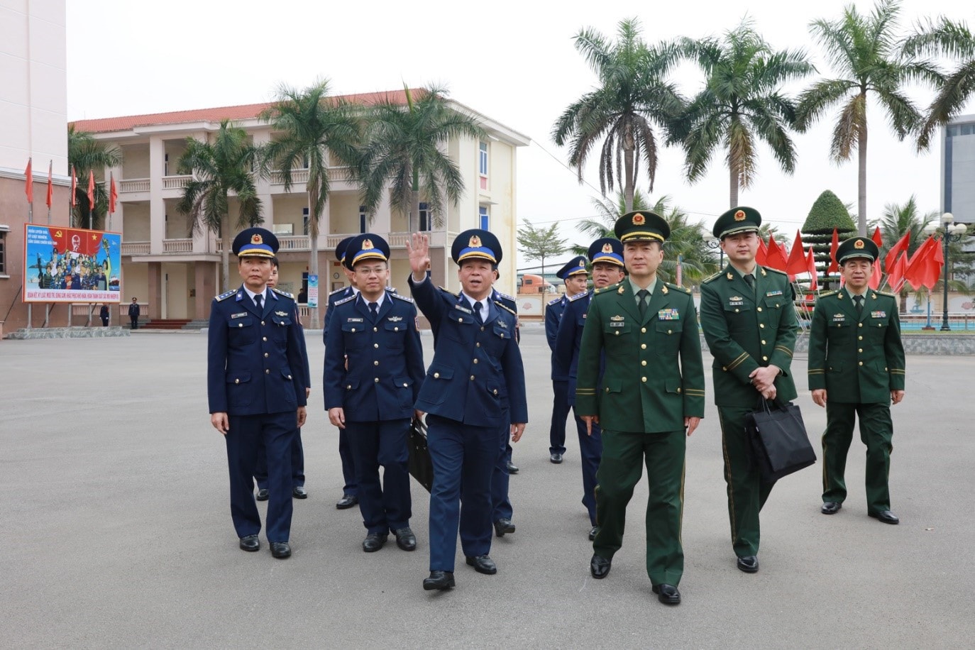 Đoàn đại biểu Cảnh sát biển Trung Quốc thăm Bộ Tư lệnh Vùng Cảnh sát biển 1 -0
