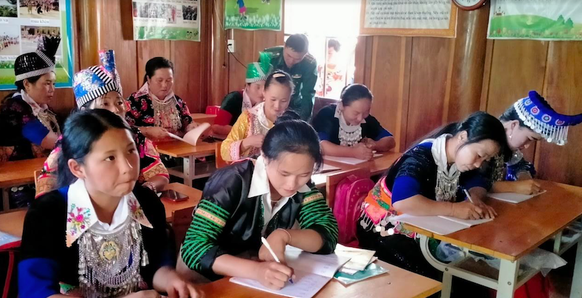 “Nhờ các chú bộ đội dạy học, bây giờ đã biết viết tên mình rồi