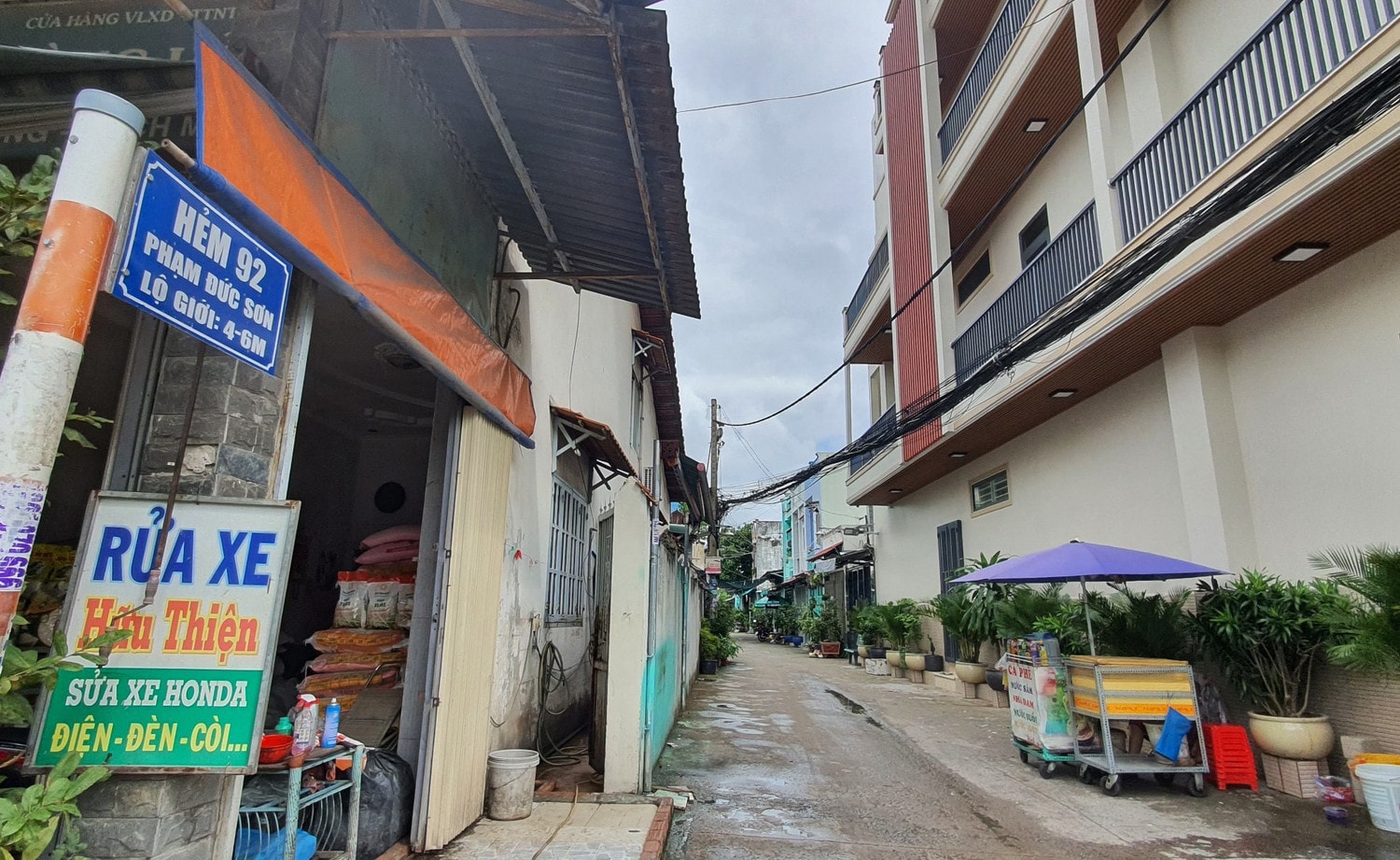 Hẻm 92 đường Phạm Đức Sơn, phường 16, quận 8 có nhiều công trình nhà ở riêng lẻ xây dựng kiên cố. TP.HCM: Hàng loạt căn nhà kiên cố xây dựng trên đất nông nghiệp