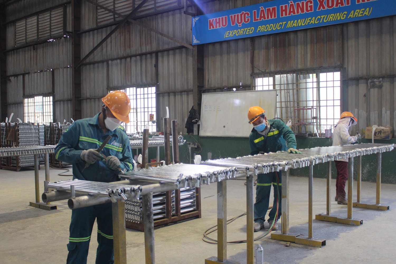 Học sinh nhà trường tham gia làm việc tại các công ty lớn ở các tỉnh miền Bắc. Ảnh: Bá Hậu