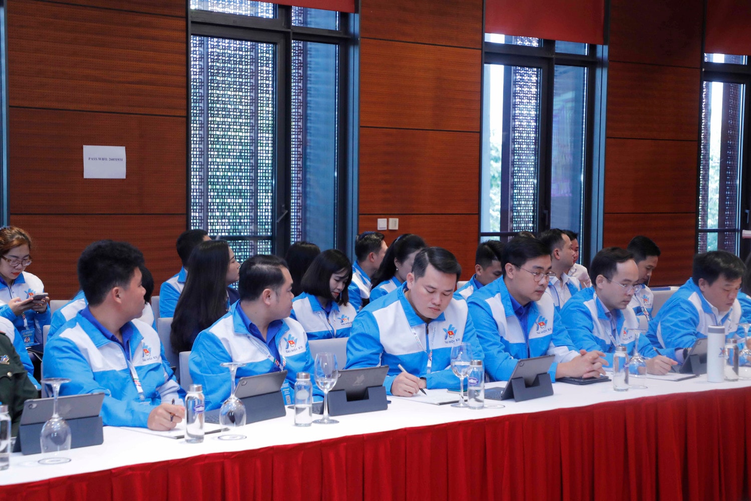 Các đại biểu dự Diễn đàn