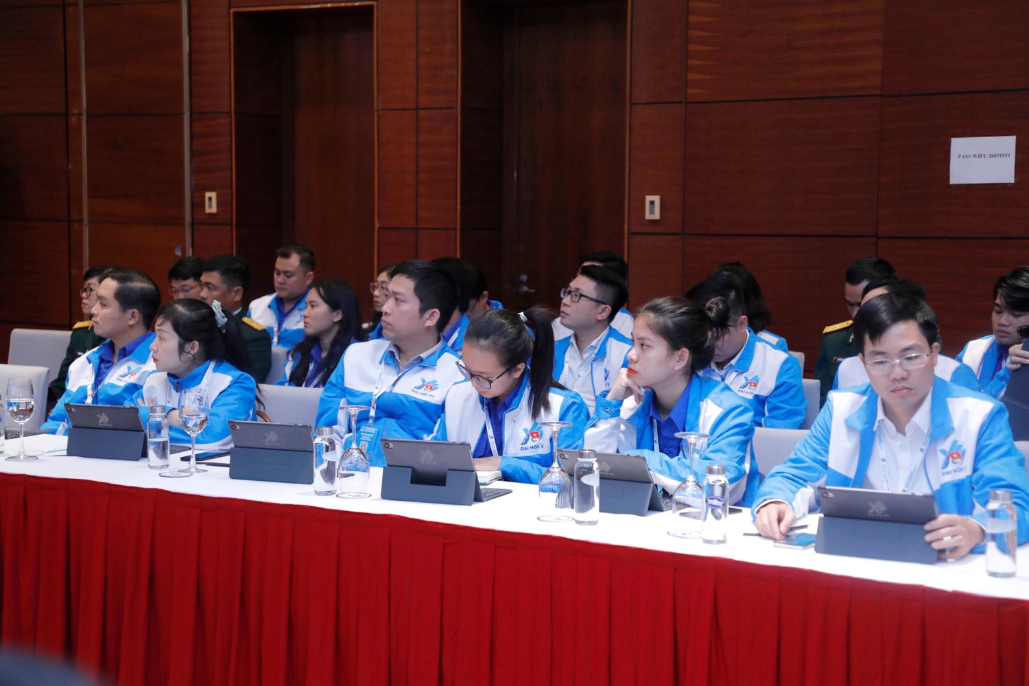 Các đại biểu dự Diễn đàn