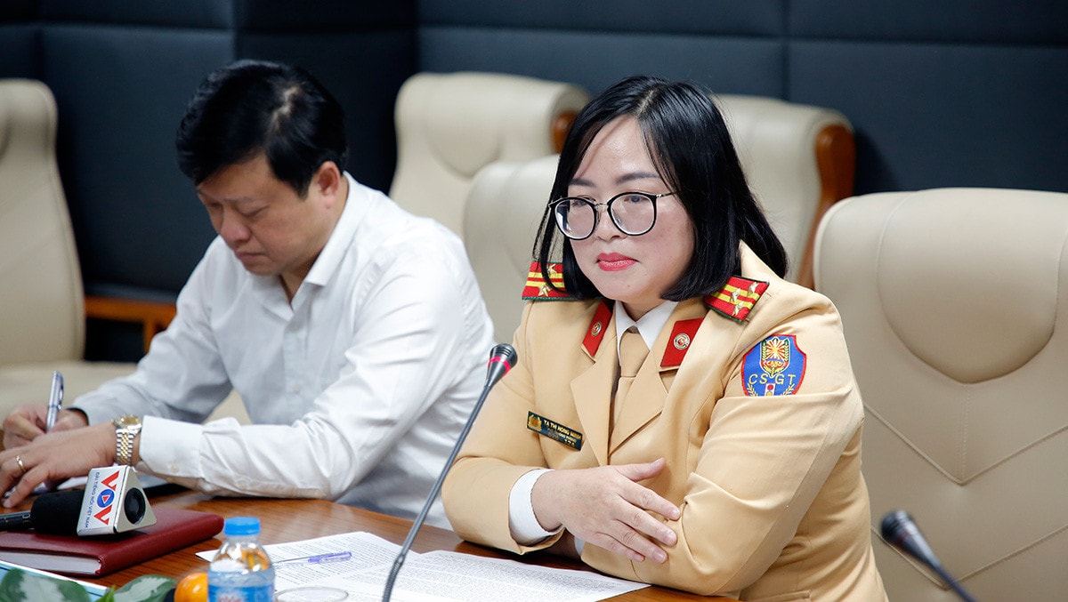 Qua tuần tra xử lý vi phạm về giao thông, bà đánh giá thế nào về việc chấp hành luật giao thông của tài xế hiện nay, thưa Thượng tá Tạ Thị Hồng Minh? Lực lượng cảnh sát giao thông có giải pháp gì để bảo đảm TTATGT trong dịp Tết dương lịch và Tết Nguyên đán sắp tới?