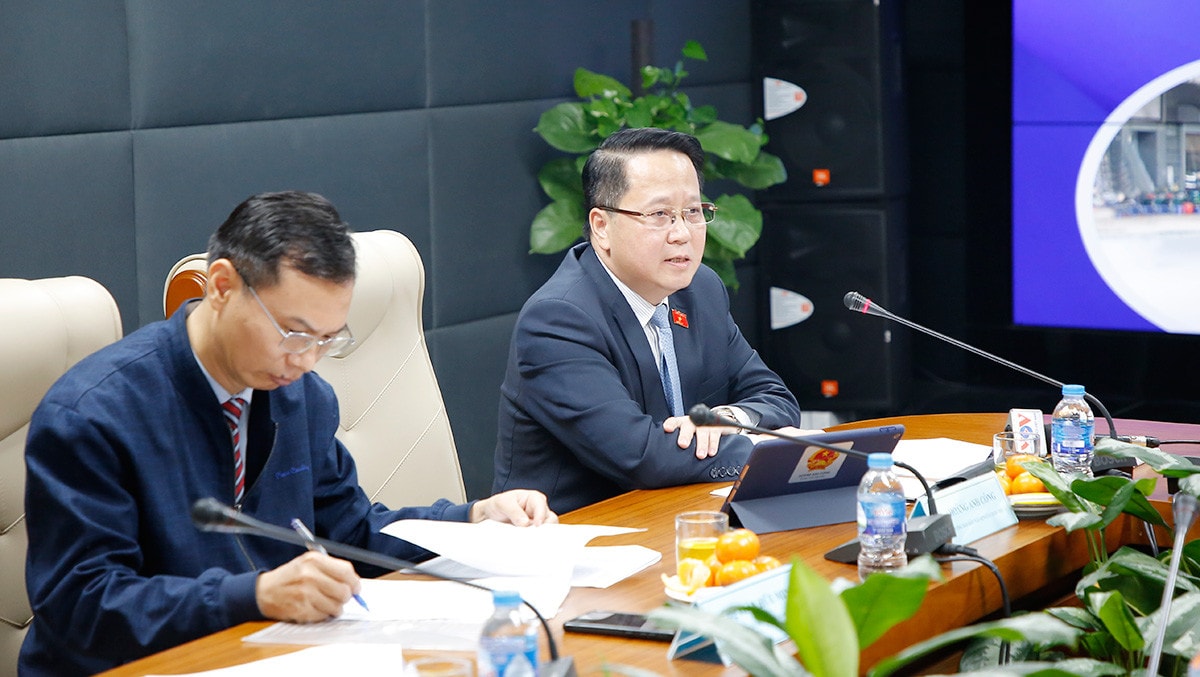 MC: Thưa ông Hoàng Anh Công, có ý kiến cho rằng, văn hóa giao thông cần được đẩy mạnh không chỉ trong giáo dục gia đình, nhà trường mà còn phải được đưa vào các 