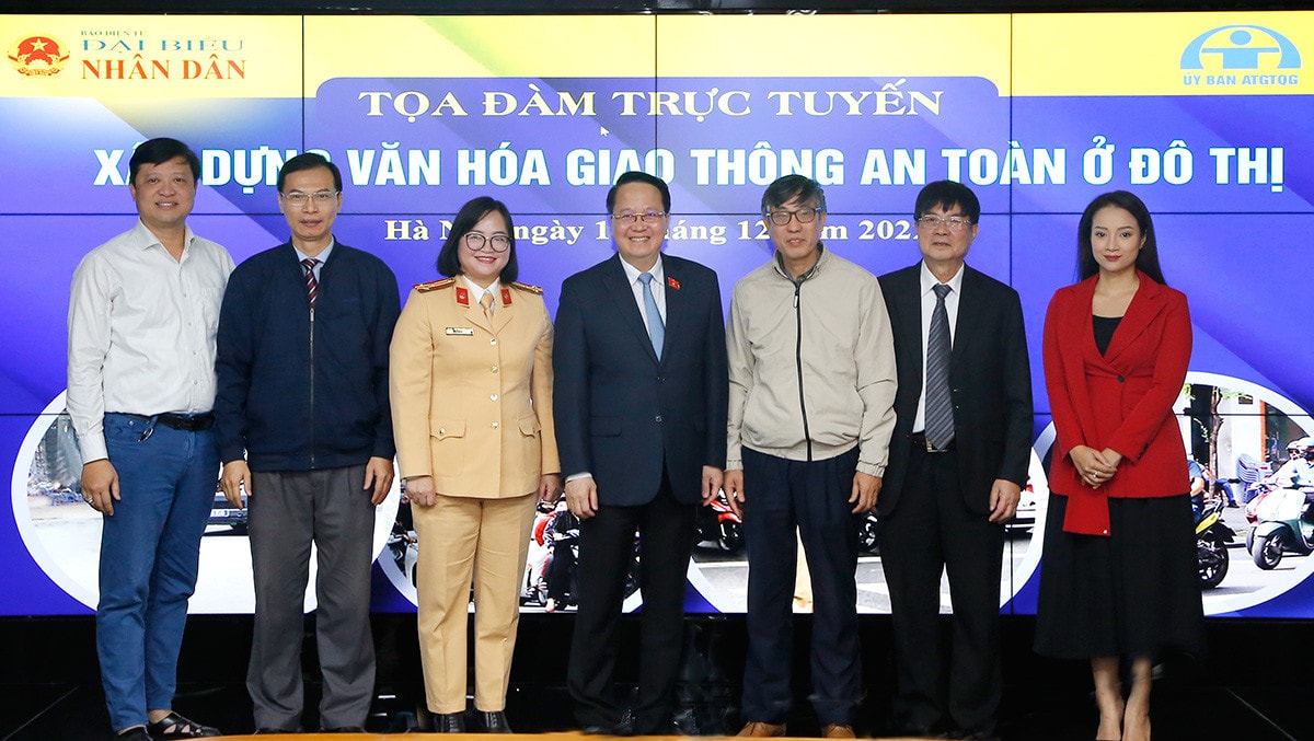 Đang diễn ra Tọa đàm trực tuyến “Xây dựng văn hóa giao thông an toàn ở đô thị” -1