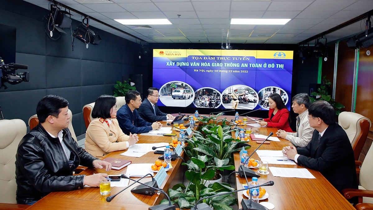 Đang diễn ra Tọa đàm trực tuyến “Xây dựng văn hóa giao thông an toàn ở đô thị” -0